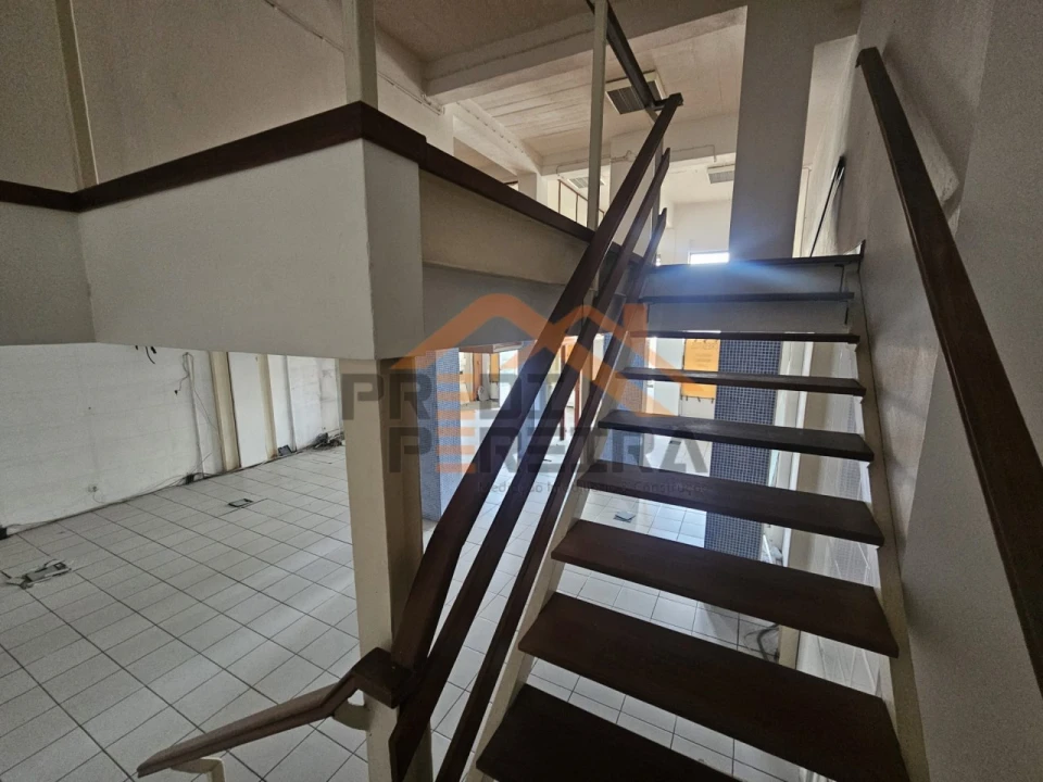 Loja para Venda em Póvoa de Santo Adrião e Olival Basto Foto 3