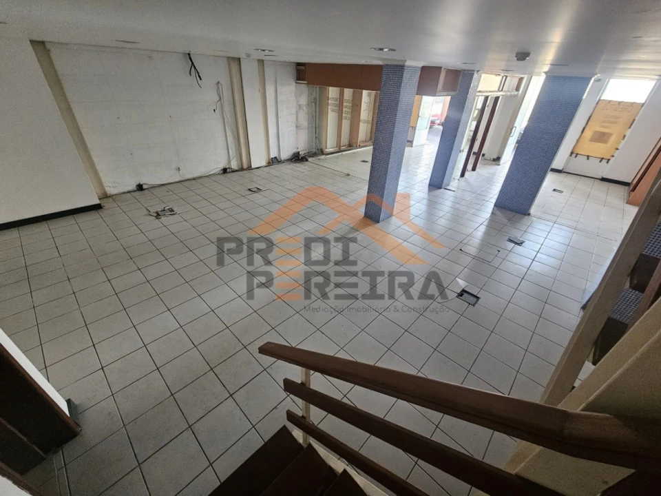 Loja para Venda em Póvoa de Santo Adrião e Olival Basto Foto 4
