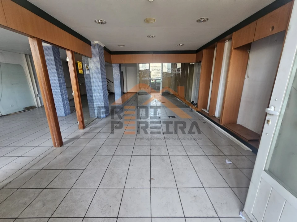 Loja para Venda em Póvoa de Santo Adrião e Olival Basto Foto 5