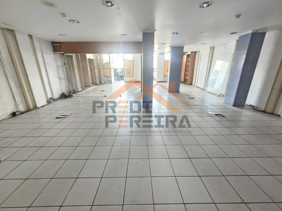 Loja para Venda em Póvoa de Santo Adrião e Olival Basto Foto 15