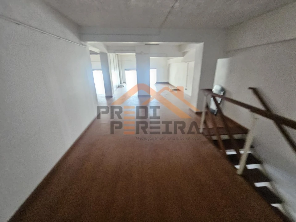 Loja para Venda em Póvoa de Santo Adrião e Olival Basto Foto 18
