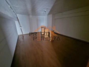 Loja para Venda em Póvoa de Santo Adrião e Olival Basto