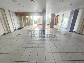 Loja para Venda em Póvoa de Santo Adrião e Olival Basto