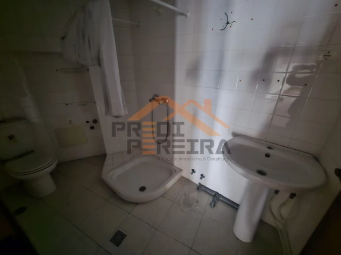 Loja para Venda em Póvoa de Santo Adrião e Olival Basto Foto 13