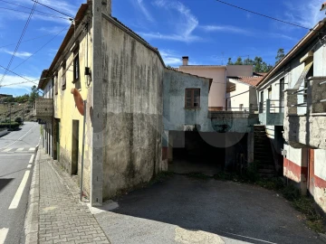 Prédio para Venda em Peso e Vales do Rio