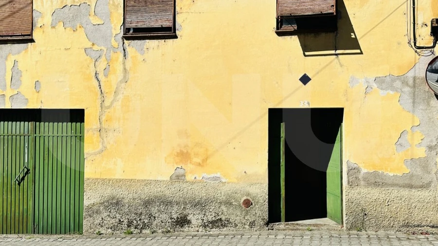 Prédio para Venda em Peso e Vales do Rio