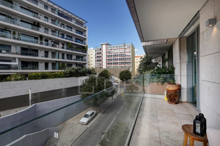 Apartamento T3 para Venda em Santo António Foto 10