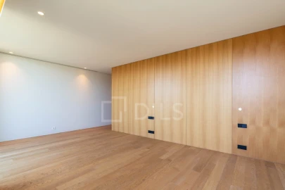 Apartamento T4 para Venda em Aldoar, Foz do Douro e Nevogilde