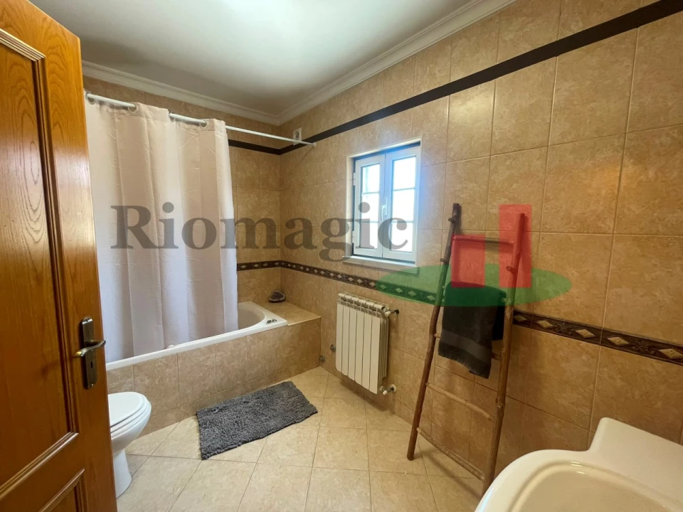 Moradia T5 para Venda em Outeiro da Cortiçada e Arruda dos Pisões Foto 17
