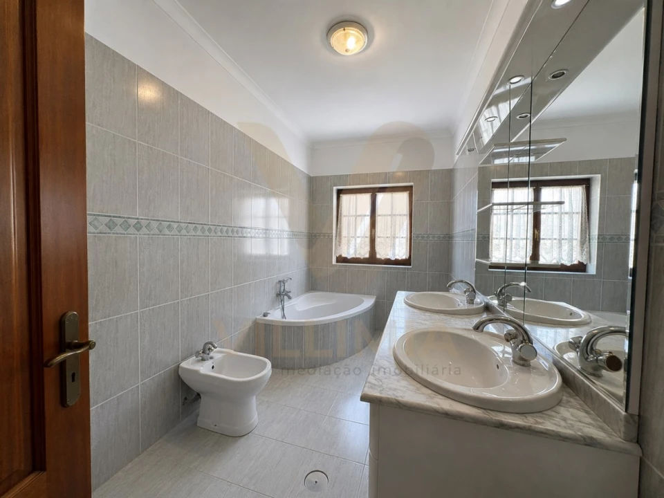 Prédio para Venda em Arcozelo Foto 33