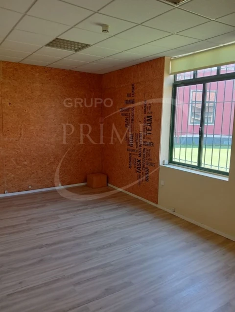 Escritório para Arrendamento em Paranhos
