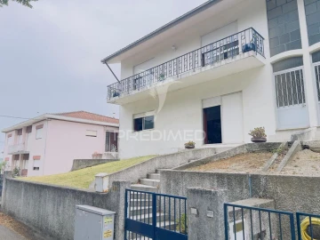 Armazém para Venda em Vila Nova de Famalicão e Calendário