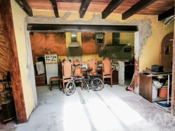 Moradia T6 para Venda em Subportela, Deocriste e Portela Susã