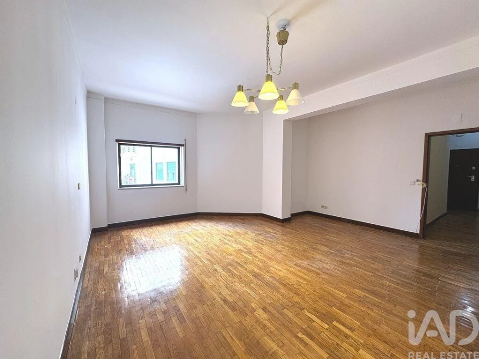 Apartamento T2 para Arrendamento em Lumiar Foto 3
