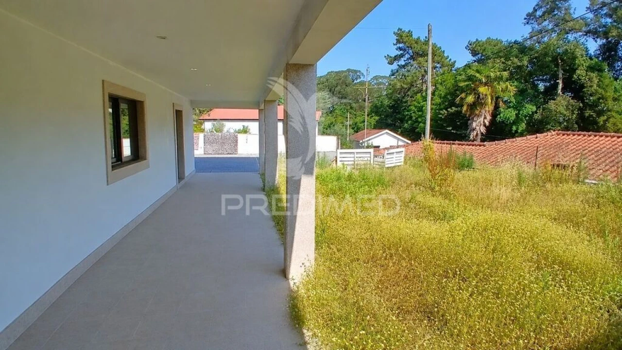 Moradia T3 para Venda em Airães Foto 20