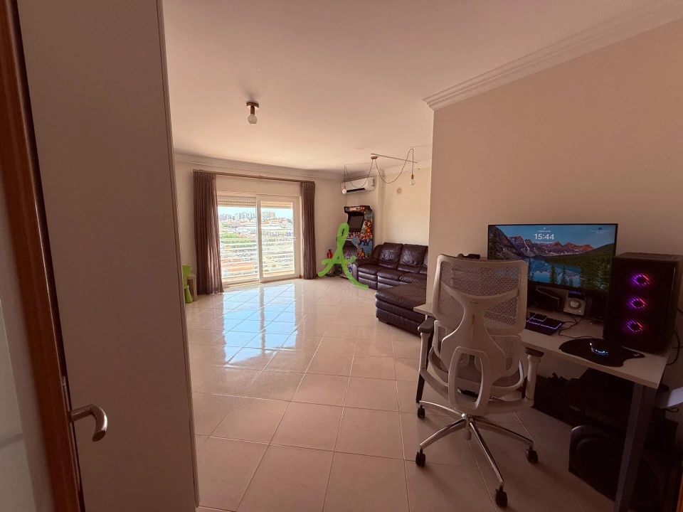 Apartamento T3 para Venda em Portimão Foto 16