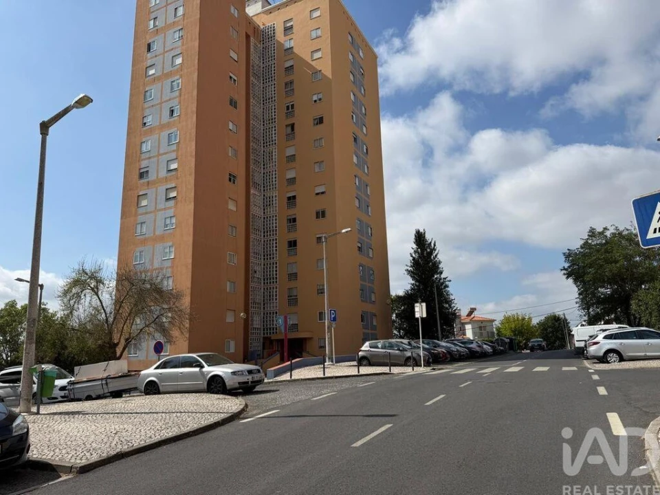 Apartamento T1 para Venda em Santo António dos Cavaleiros e Frielas Foto 23