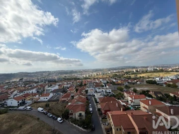 Apartamento T1 para Venda em Santo António dos Cavaleiros e Frielas