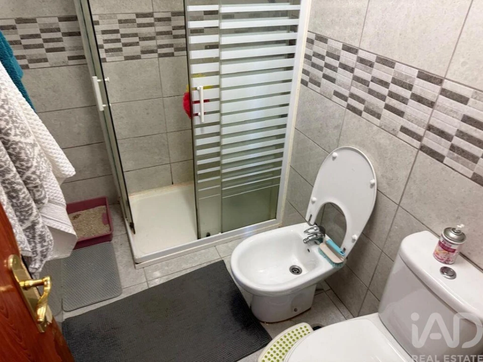 Apartamento T1 para Venda em Santo António dos Cavaleiros e Frielas Foto 12