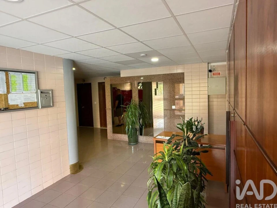Apartamento T1 para Venda em Santo António dos Cavaleiros e Frielas Foto 1