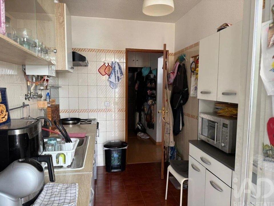 Apartamento T1 para Venda em Santo António dos Cavaleiros e Frielas Foto 2