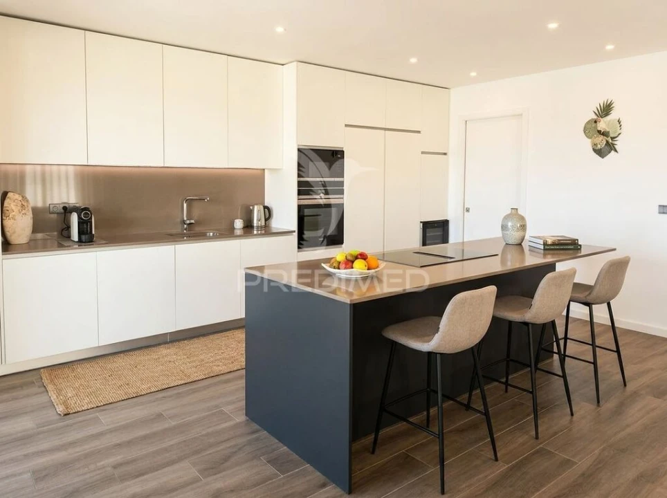 Apartamento T4 para Venda em Quarteira Foto 3