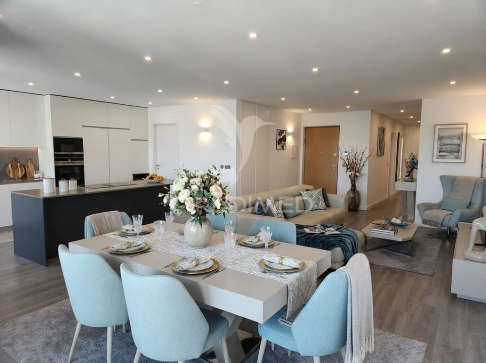 Apartamento T4 para Venda em Quarteira Foto 2