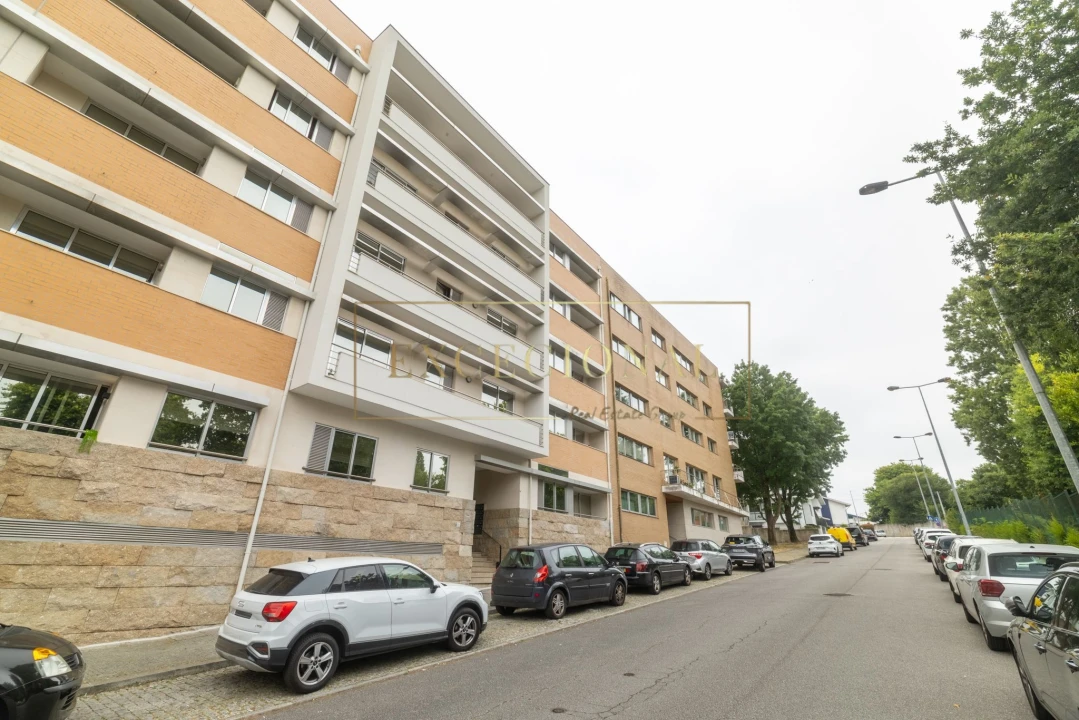Apartamento T4 para Venda em Cidade da Maia Foto 2