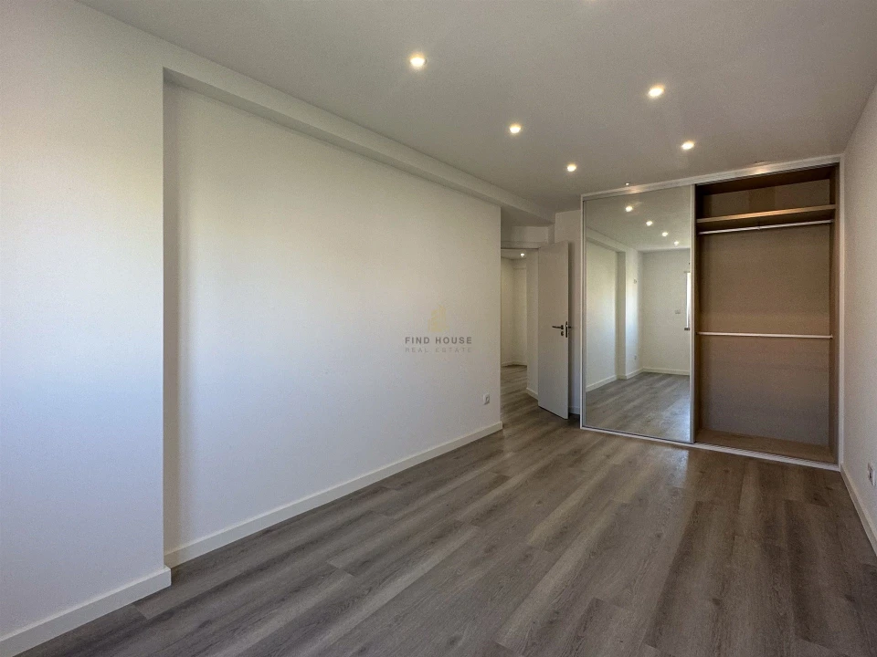 Apartamento T3 para Arrendamento em Corroios Foto 18
