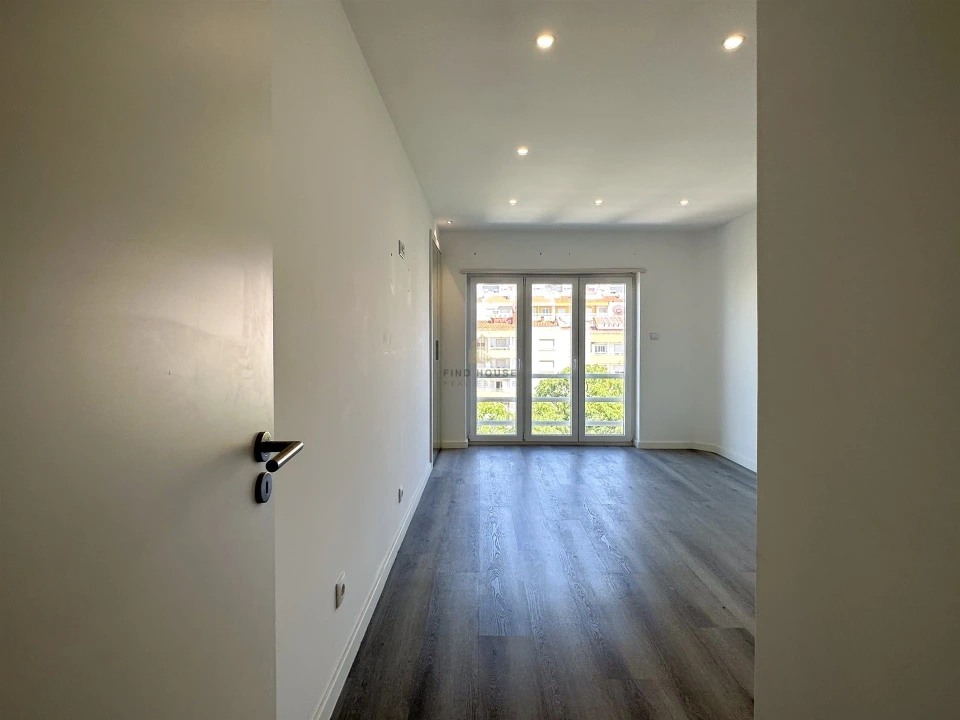 Apartamento T3 para Arrendamento em Corroios Foto 25