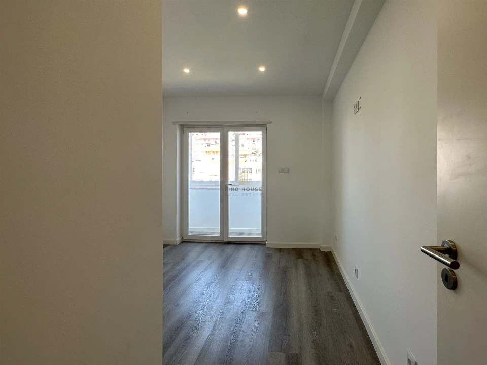 Apartamento T3 para Arrendamento em Corroios Foto 21