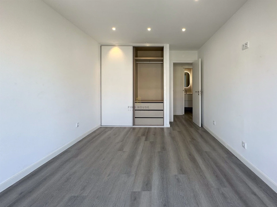 Apartamento T3 para Arrendamento em Corroios Foto 28