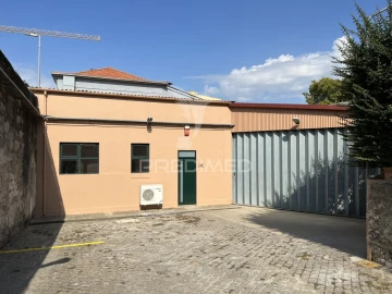 Armazém para Arrendamento em Paranhos
