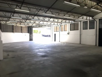Armazém para Arrendamento em Paranhos