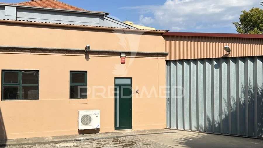 Armazém para Arrendamento em Paranhos