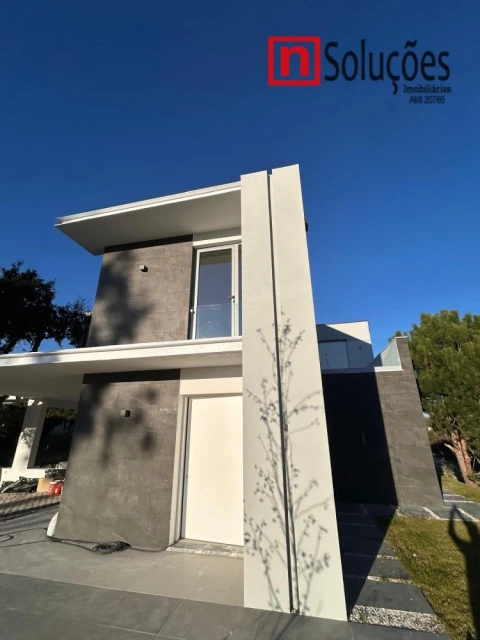 Moradia T6 para Venda em Santo Estêvão