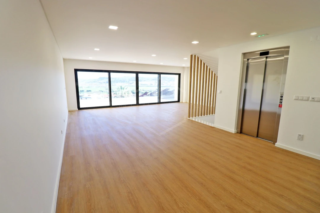 Moradia T5 para Venda em Loures Foto 12