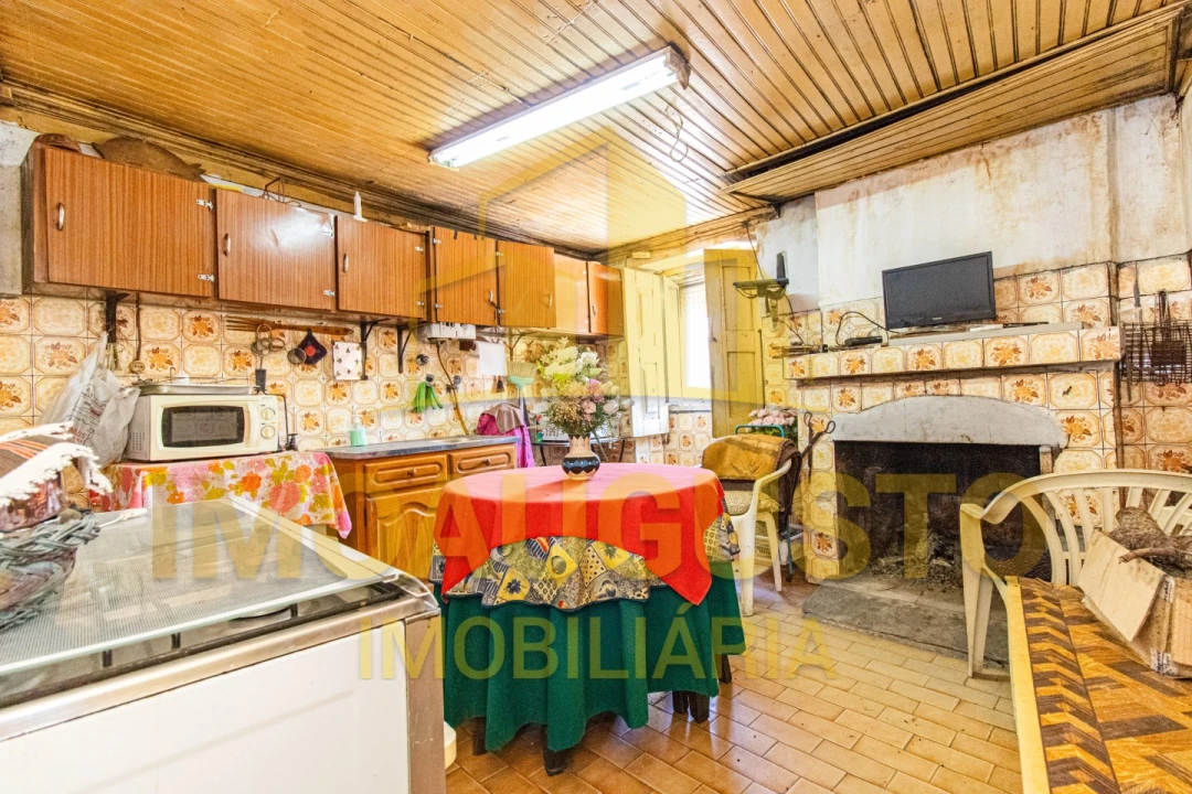 Moradia T4 para Venda em Prados Foto 4