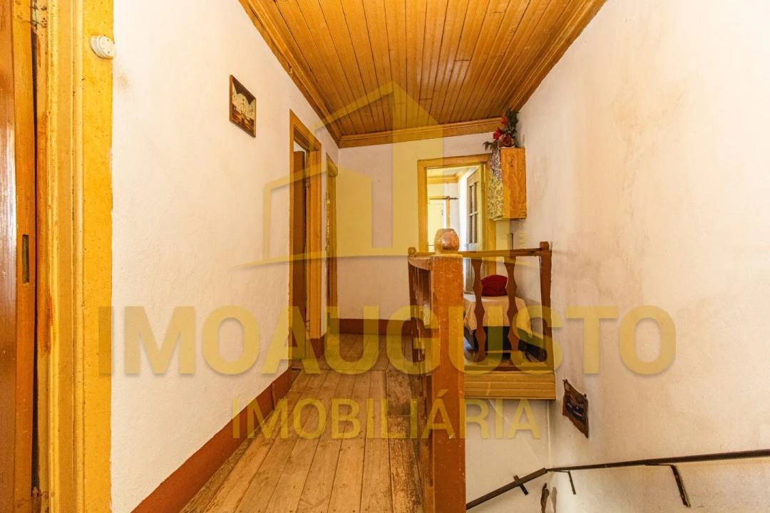 Moradia T4 para Venda em Prados Foto 16