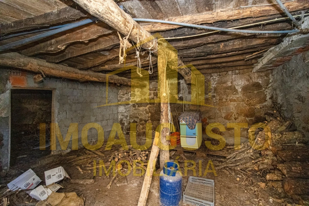 Moradia T4 para Venda em Prados Foto 21