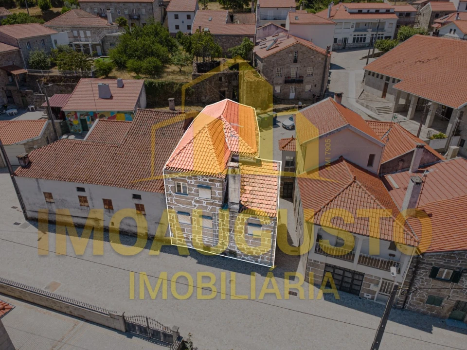 Moradia T4 para Venda em Prados Foto 23