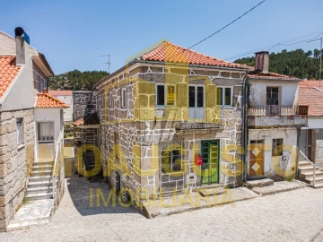 Moradia T4 para Venda em Prados
