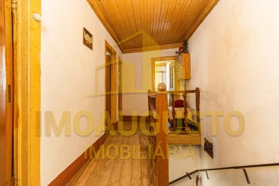 Moradia T4 para Venda em Prados