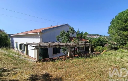 Moradia T2 para Venda em Alenquer (Santo Estêvão e Triana)