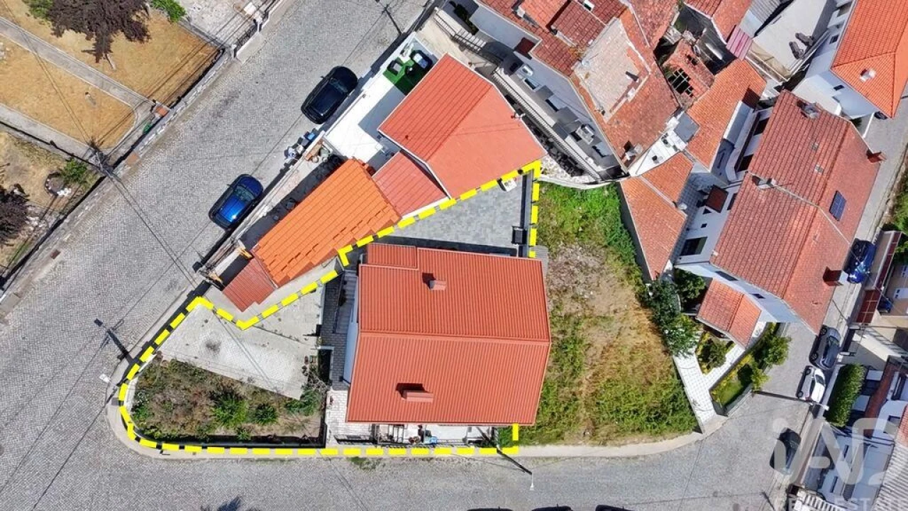 Moradia T3 para Venda em Milheiros Foto 4