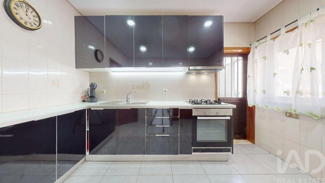 Moradia T3 para Venda em Milheiros Foto 30