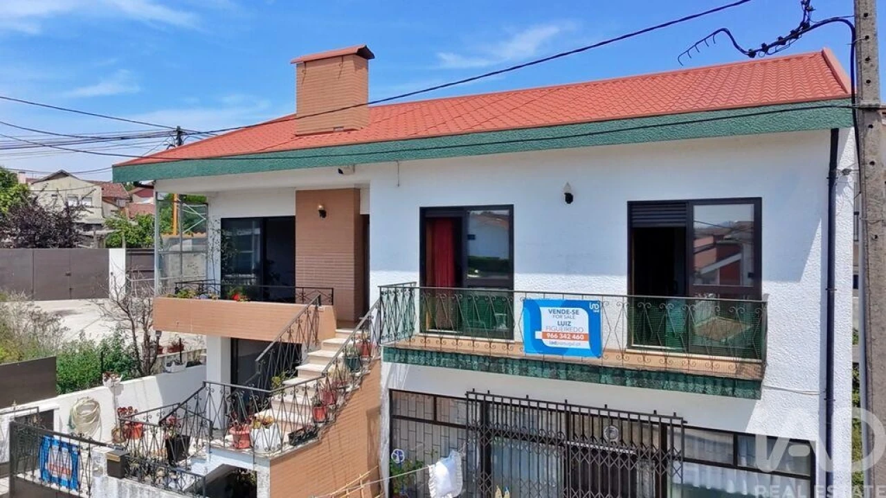 Moradia T3 para Venda em Milheiros Foto 1