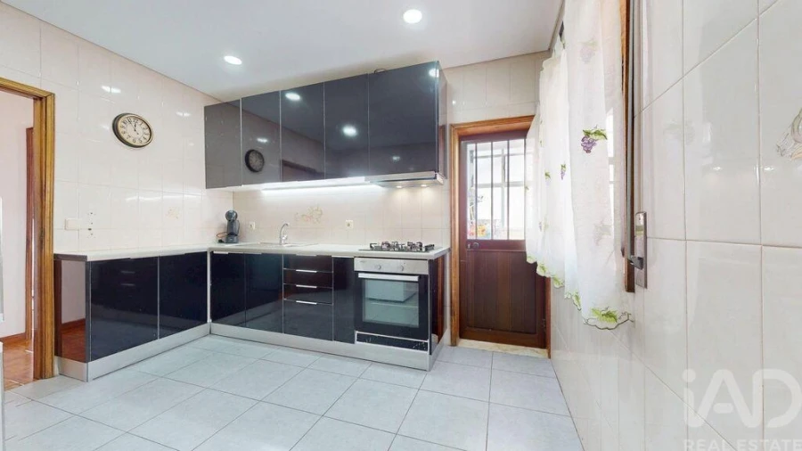Moradia T3 para Venda em Milheiros Foto 29