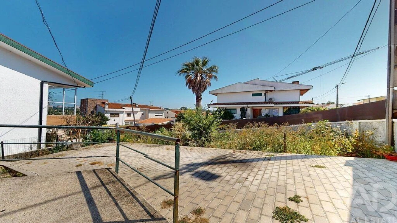 Moradia T3 para Venda em Milheiros Foto 35