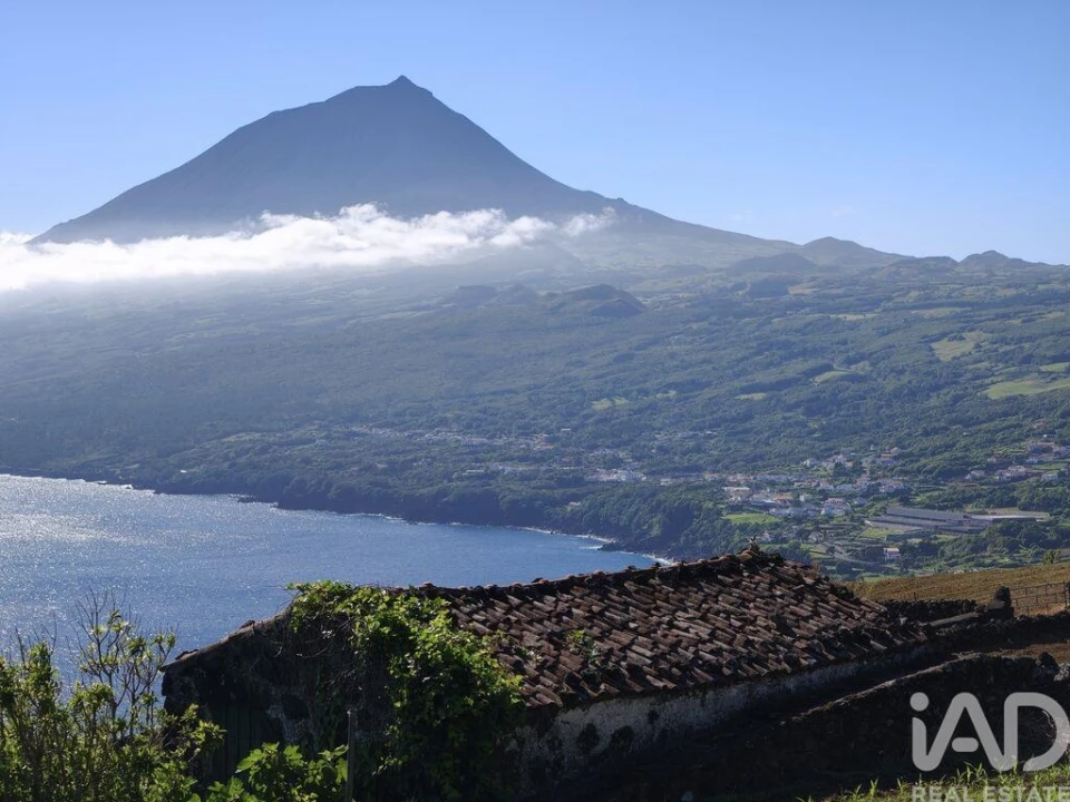 Terreno para Venda em Lajes do Pico Foto 2